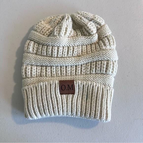 O.M. Accessories - O.M beanie